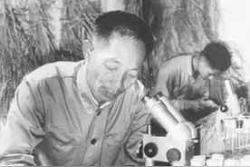 1975年，国家副总理拨150万支持袁隆平，二人因追求相同成为挚友图片