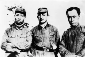 刘少奇千里回延安，铁道游击队是如何护送的？让毛主席称赞不已图片