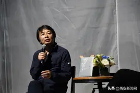 用“笑话”道破生活 为创作“破壁”著名作家刘震云推出新作《一日三秋》图片