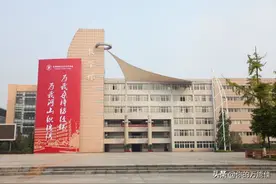 成都纺织高等专科学校校园风光图片
