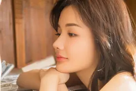 人到中年，女人和你开这样的玩笑，多半是在暗示“喜欢你”图片