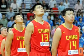 隔扣加索尔，单场48分1人拿球十人慌，巅峰期的易建联有多恐怖图片