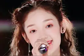 有一种整容叫希林娜依高拉直发，看清颜值，这下信她是少数民族图片