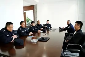 西安碑林公安：话平安 听民意 | 党委带头 碑林公安持续开展向“两代表一委员”汇报活动图片