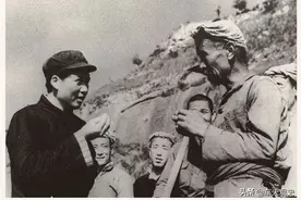 1922年10月，毛泽东领导长沙64000多泥木工人的罢工斗争图片