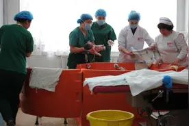 水下分娩价格不菲，为什么孕妇还很向往，不怕孩子呛到吗？图片
