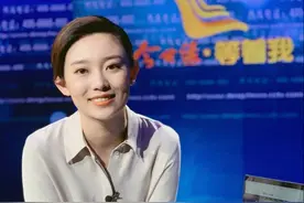 被董卿、康辉争抢，本该前途似锦却不被重用，李七月做错了什么？图片