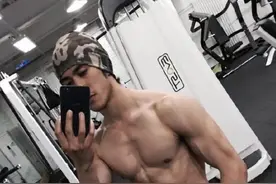 3个月虐出8块腹肌惹人羡，男神的好身材竟是这样练成的？图片