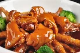 美食推荐：鸡爪焖猪蹄、铁板凉粉、香草沙律鸡制作方法图片