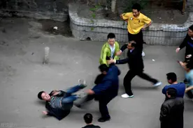 为了替朋友出头，上犹一男子竟持刀恐吓他人！图片