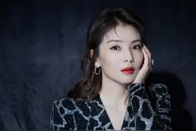 刘涛气场很强大，穿豹纹修身连衣裙秀出优美曲线，优雅大气又高级图片