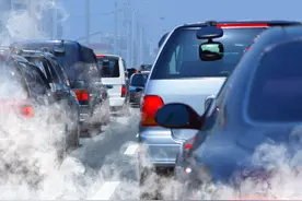 沥青道路造成的污染比汽车还多，难道要把路拆了不成？图片