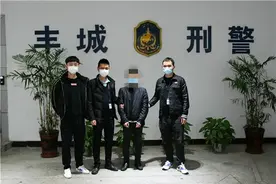 丰城一男子没偷到值钱东西，心生怨气放火烧车泄愤图片