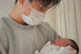 宝爸发“喜当爹”宣布生娃，没想到引来朋友圈群嘲，没文化真可怕图片