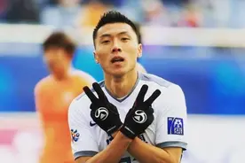 于大宝晒2011年首次征战亚冠照片 还记得当时他在哪个队吗？图片