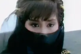 天龙八部名场面，六版木婉清摘面纱，谁秀丽绝俗，谁在闹笑话？图片