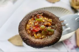 香菇加蒜蓉烤一烤，咬一口嫩滑爆汁，一顿1大盘不够吃图片