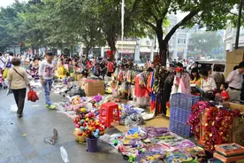 广西女生摆摊卖太阳伞，利用“遮阳镜”，半年赚了60万，套路给你图片