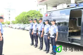 特巡警：战高温斗酷暑 保百姓安宁图片