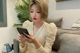 顶级"女陪玩"现状：咬米520元一小时，王奕萌成cos圈红人图片