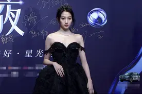 抖音之夜顶流比美：关晓彤终于穿对，赵露思惊艳，章子怡回春艳压图片