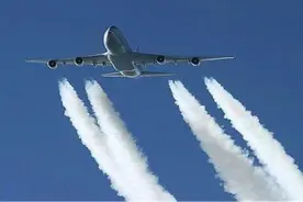 飞机空中放油，落地前用不完的油直接放掉，不浪费吗？图片