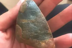 我是玉雕师，大马坎翡翠带皮俏雕达摩题材，处处匠心独到精美绝伦图片