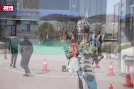 （视频）@太原人！机器人投身战疫，纯正的大连话提醒市民做好个人防护图片