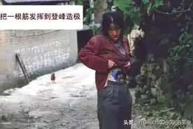母爱是世上普通又伟大的情感，智障母亲的伟大母爱，看后你感动吗图片
