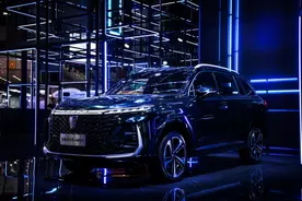 国民神车交锋，全新荣威RX5 MAX与第三代哈弗H6，谁胜一筹？图片