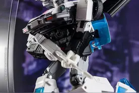 「变形金刚 - Hasbro」 Masterpiece MP17+ 警车 2/2图片