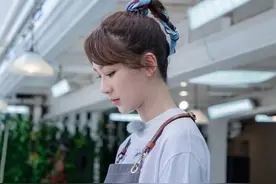 选对发型如同换脸，杨紫赵露思搭配编发更能提升颜值，秒变小仙女图片