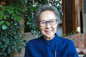 《流金岁月》蒋南孙82岁的奶奶，优雅高贵，一般年轻人也比不上图片