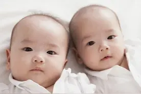 把孩子抱给许敏的人找出来后，许敏的哥哥也被质疑，他说可以查图片