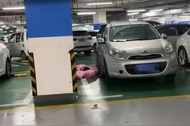 河南一女子为省住宿费，在医院地下停车场席地休息，网友心酸不已图片