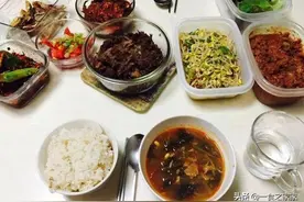 别再被韩剧骗了，现实中的韩国人每天都吃这些！网友：伙食太差了图片