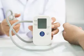 高血压能吸烟、喝酒、喝茶吗？听听药师怎么说？图片