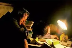 3点50放学，10点作业还没写完，帝都孩子难道没有双减？图片