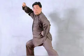 龙武、膝盖！太极宗师陈小旺现身大学讲堂！被学生问得哑口无言图片