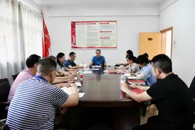 打铁要靠自身硬图片