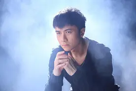 古巨基晒全家照，52岁妻子高龄生子，产后面部僵硬显衰老图片