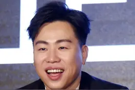 他这是整容了吗？图片