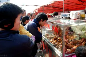 广东老板开烤鸭店，烤鸭只卖1毛钱，反倒月进账26万，学学图片