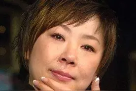 被赵本山捧红，花60万整容成美女，衡越为何落到人财两空成单亲？图片