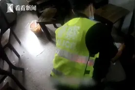 男子吃面时突然休克 幸好有他图片