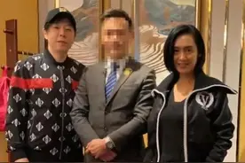 朱茵一家三口罕同框，妈妈素颜皮肤蜡黄，黑眼圈浓重，女儿颜值高图片
