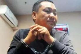 他亡命天涯16年，靠赃款娶四个漂亮妻子生12个娃，落网时身家上亿图片