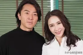 51岁郑伊健，不被名利束缚，追求自由活得坦荡，与妻子相亲相爱图片