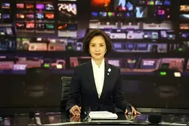 央视最时髦造型我只服徐俐！戴耳环改发型，引领“国脸”时尚风潮图片