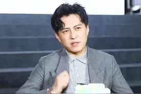 靳东又出争议言论，称打算开摩托车骑行一万公里，遭吐槽毫无常识图片